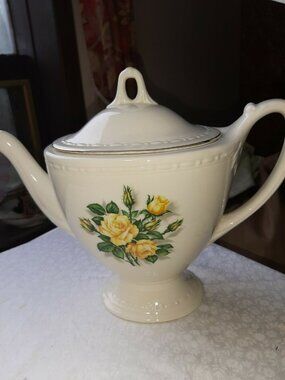 Eggshell Homer Laughlin Georgian Teapot